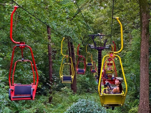 Low-altitude cable car