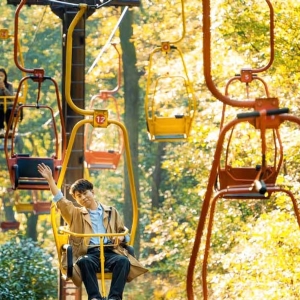 Low-altitude small cable car
