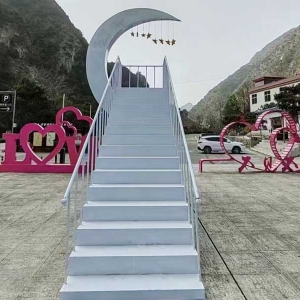 Internet celebrity bridge