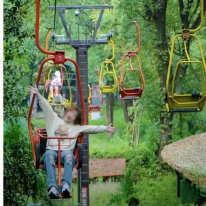 Low-altitude cable car